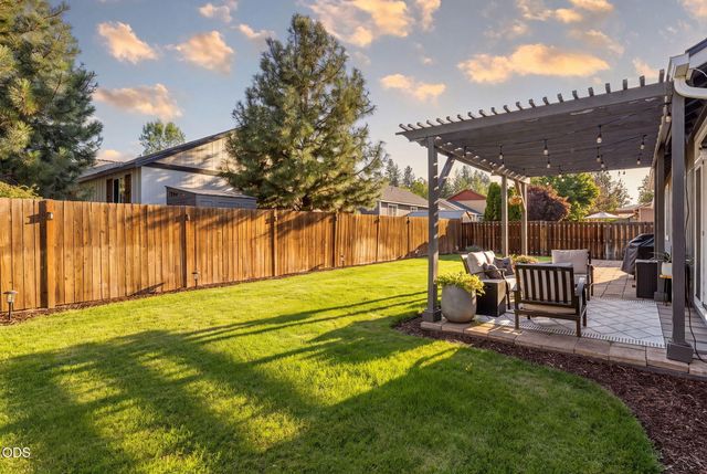 61076 Honkers Lane, Bend, OR 97702