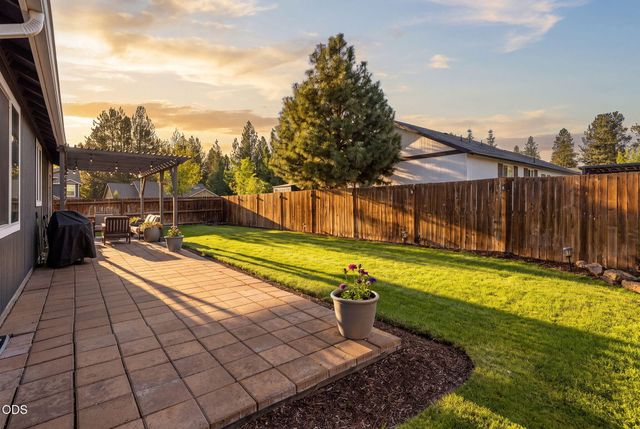 61076 Honkers Lane, Bend, OR 97702