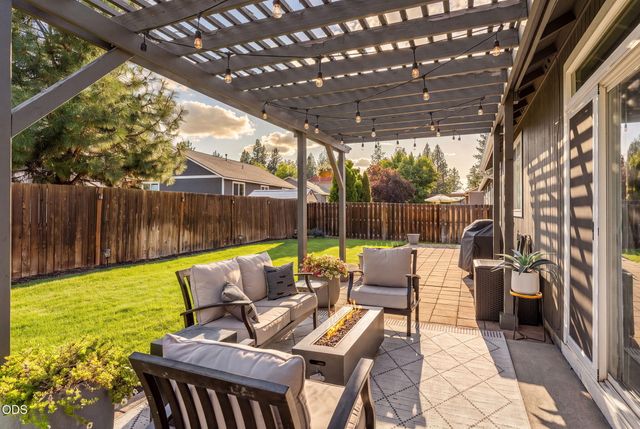 61076 Honkers Lane, Bend, OR 97702