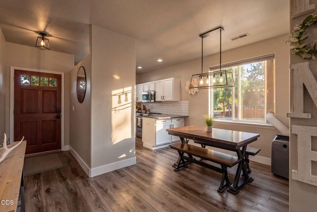 61076 Honkers Lane, Bend, OR 97702
