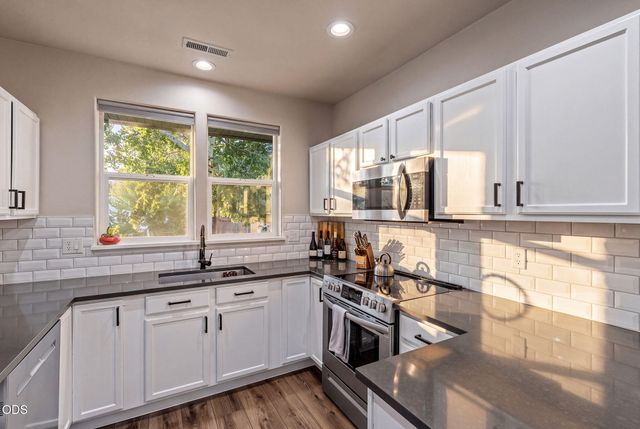 61076 Honkers Lane, Bend, OR 97702