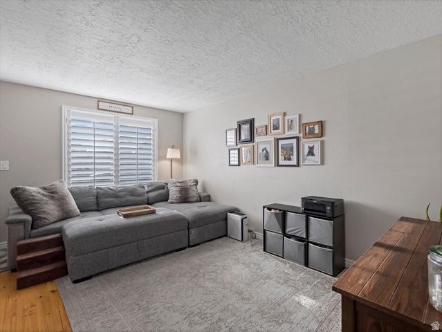 582 W 1950 N, Centerville, UT 84014