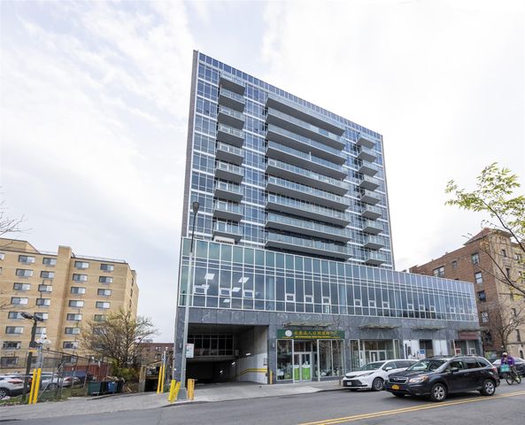 41-62 Bowne Street 12G, Flushing, NY 11355