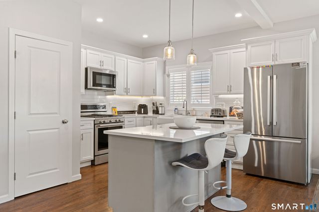 20 Sallys Way 20, Shelton, CT 06484