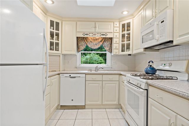 2 Azalea Court, Barrington, RI 02806
