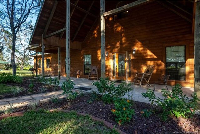 569 N Smokey Cove Road, Singer, LA 70660