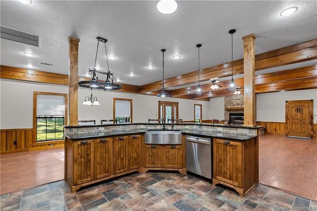 569 N Smokey Cove Road, Singer, LA 70660