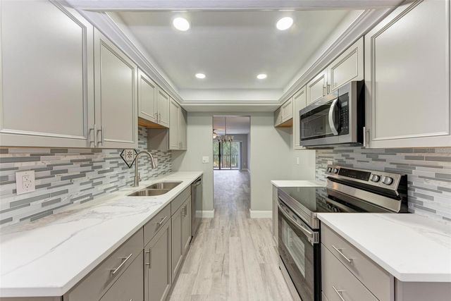 515 30TH AVENUE W H201, Bradenton, FL 34205