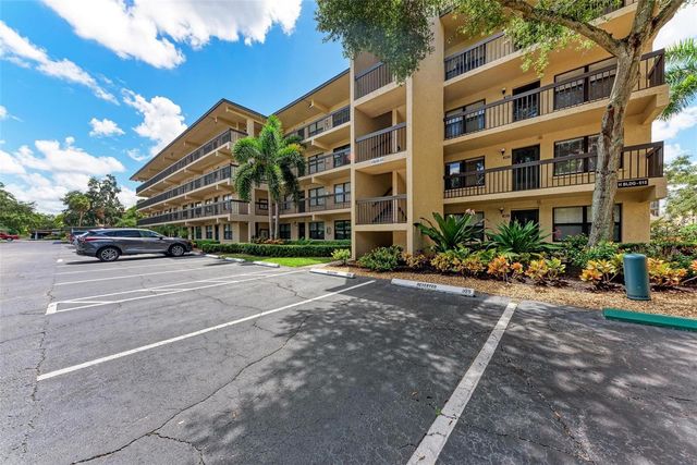 515 30TH AVENUE W H201, Bradenton, FL 34205
