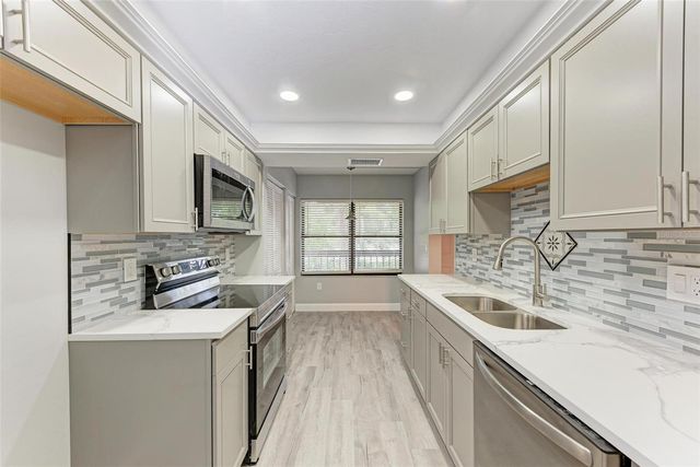 515 30TH AVENUE W H201, Bradenton, FL 34205