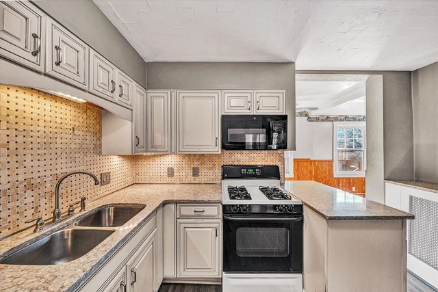 1844 Blenheim RD, Roanoke, VA 24015