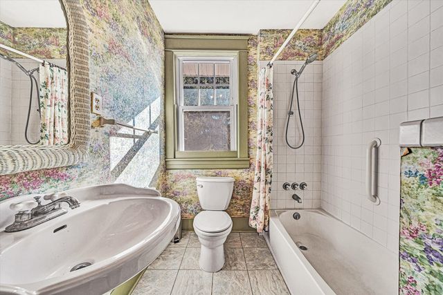 1844 Blenheim RD, Roanoke, VA 24015