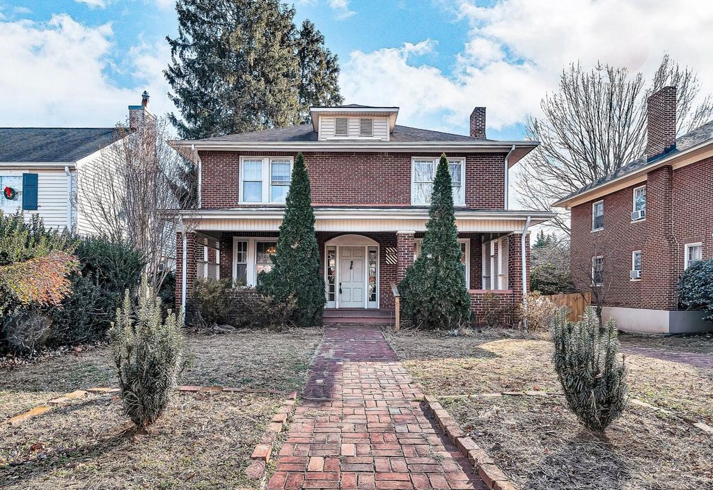 1844 Blenheim RD, Roanoke, VA 24015