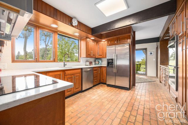 1825 Meadowfield Drive NE, Grand Rapids, MI 49505