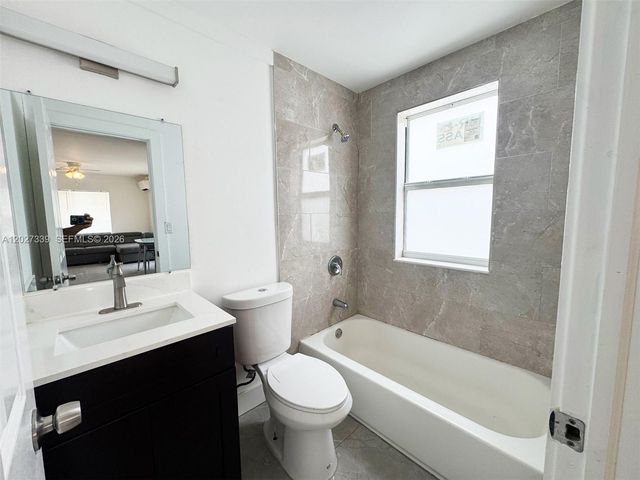 1631 NW 3 St 1, Miami, FL 33125
