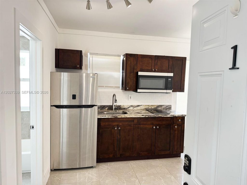 1631 NW 3 St 1, Miami, FL 33125