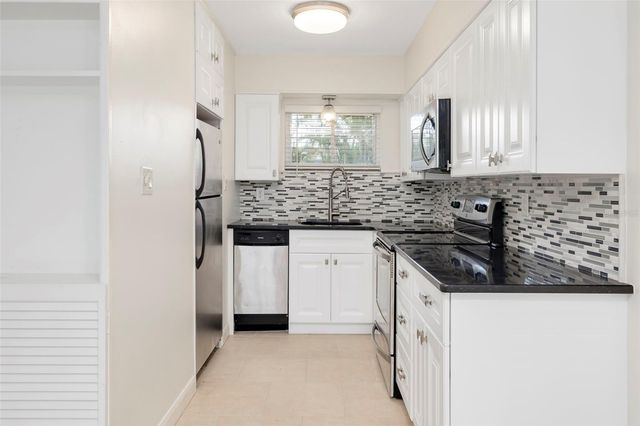 2155 WOOD STREET A14, Sarasota, FL 34237