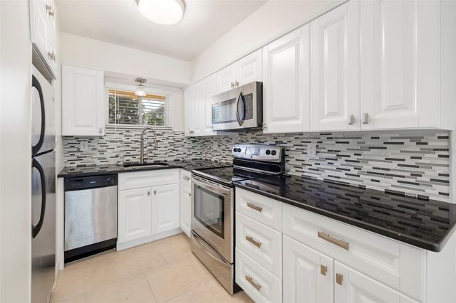2155 WOOD STREET A14, Sarasota, FL 34237