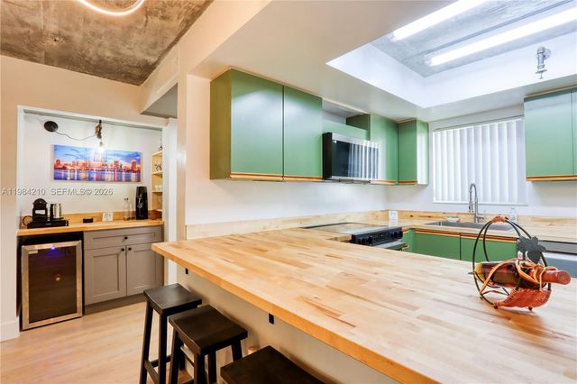 201 NW 7th St 307, Miami, FL 33136