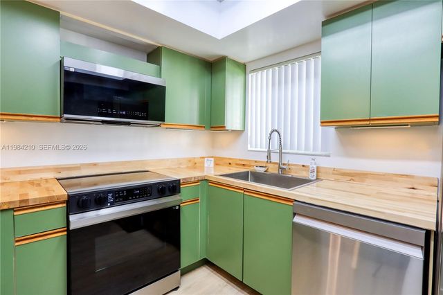 201 NW 7th St 307, Miami, FL 33136