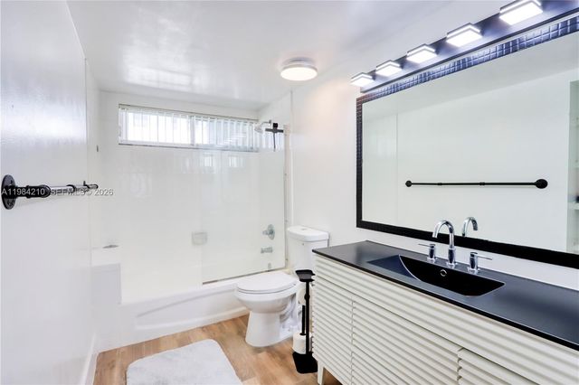 201 NW 7th St 307, Miami, FL 33136