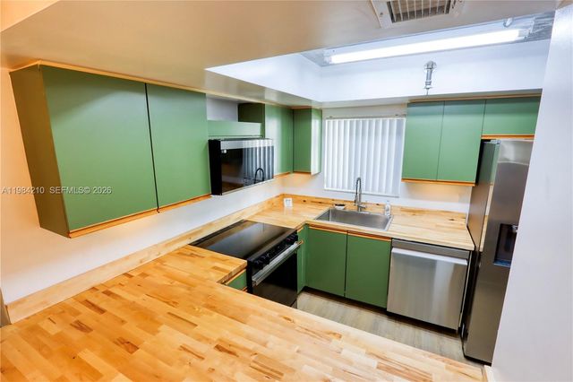 201 NW 7th St 307, Miami, FL 33136