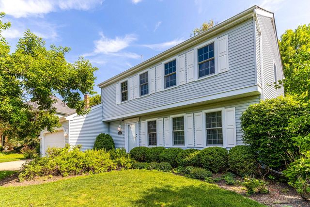 1338 Trinity Place, Libertyville, IL 60048