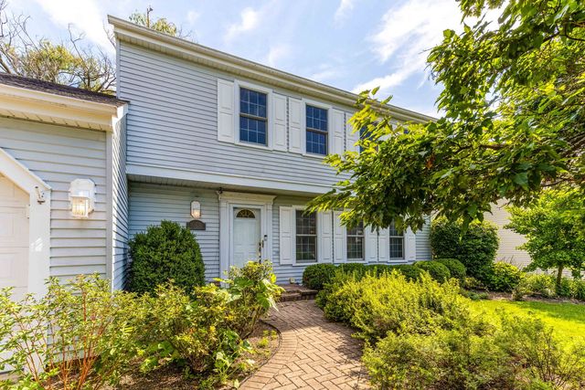 1338 Trinity Place, Libertyville, IL 60048