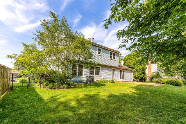 1338 Trinity Place, Libertyville, IL 60048