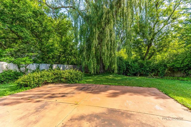 1338 Trinity Place, Libertyville, IL 60048