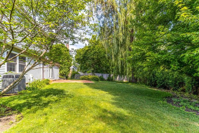 1338 Trinity Place, Libertyville, IL 60048