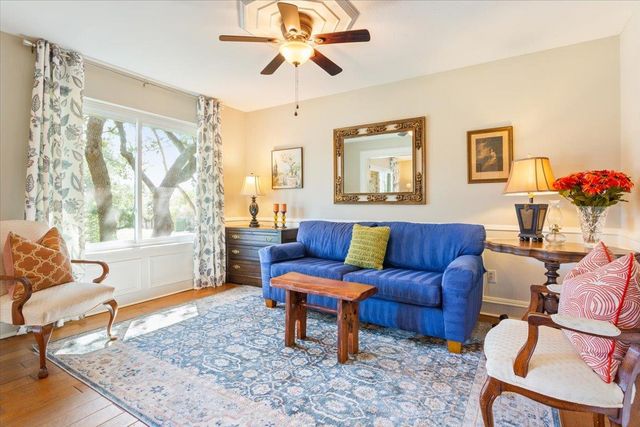9800 Ravenwood CV, Austin, TX 78750