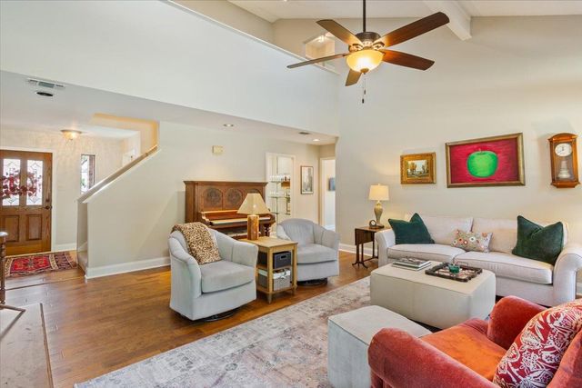 9800 Ravenwood CV, Austin, TX 78750