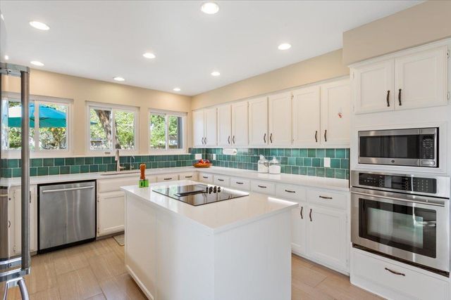 9800 Ravenwood CV, Austin, TX 78750