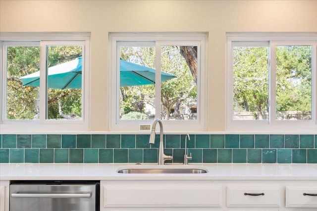 9800 Ravenwood CV, Austin, TX 78750