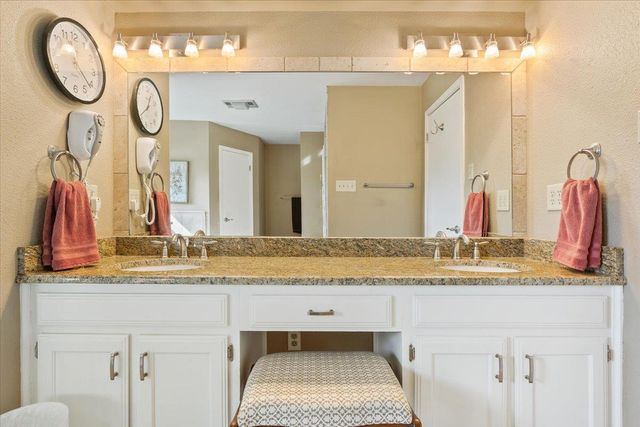 9800 Ravenwood CV, Austin, TX 78750