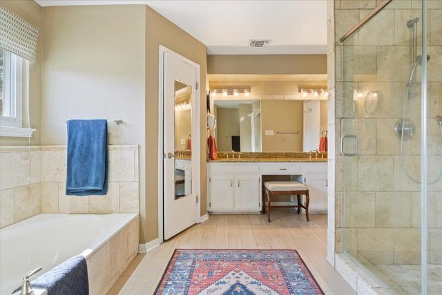 9800 Ravenwood CV, Austin, TX 78750