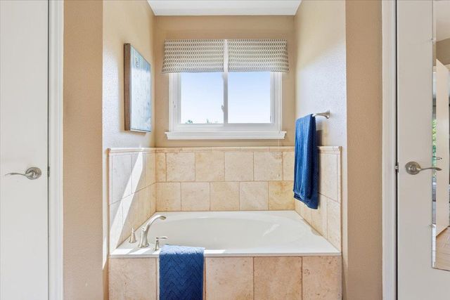 9800 Ravenwood CV, Austin, TX 78750