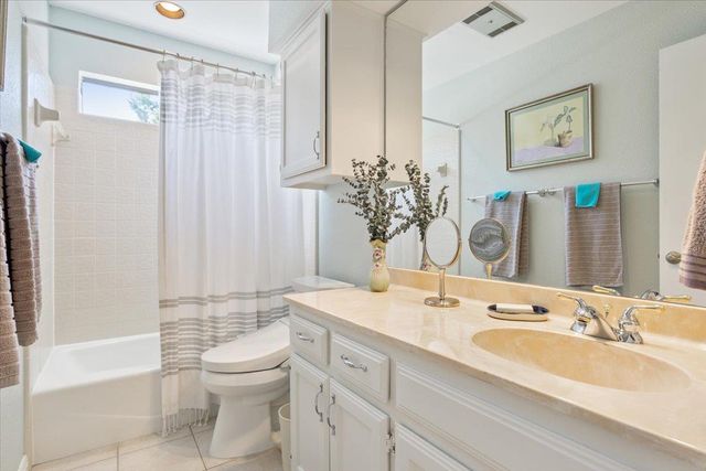 9800 Ravenwood CV, Austin, TX 78750