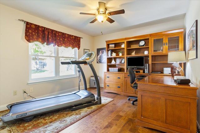 9800 Ravenwood CV, Austin, TX 78750