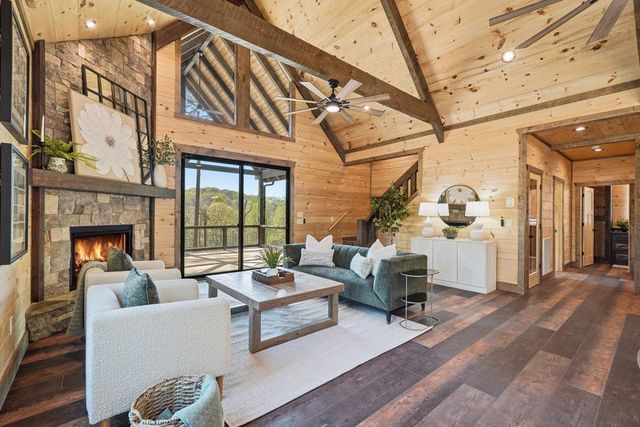 250 Wolf Creek Circle, Mineral Bluff, GA 30559