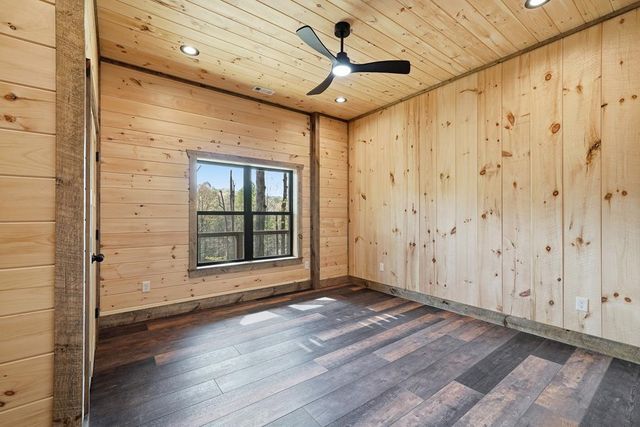 250 Wolf Creek Circle, Mineral Bluff, GA 30559