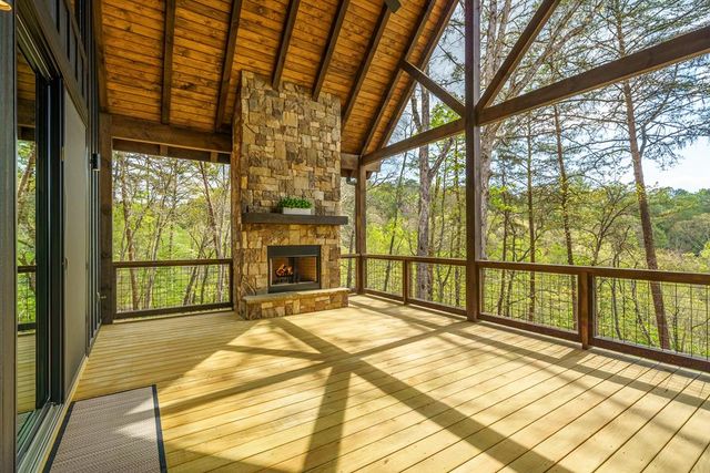 250 Wolf Creek Circle, Mineral Bluff, GA 30559