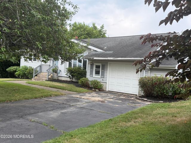 717 Howell Drive, Brielle, NJ 08730