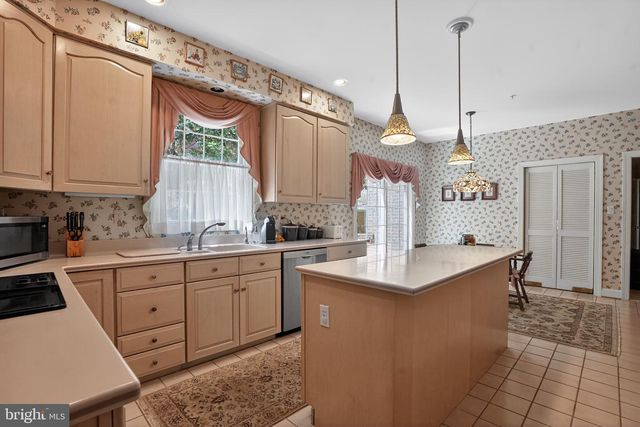4407 HOLLY HILL RD, Hyattsville, MD 20782