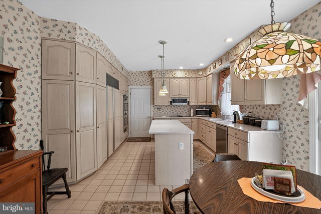 4407 HOLLY HILL RD, Hyattsville, MD 20782