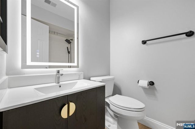 412 Egret Lane, Secaucus, NJ 07094