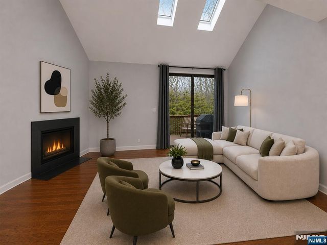 412 Egret Lane, Secaucus, NJ 07094