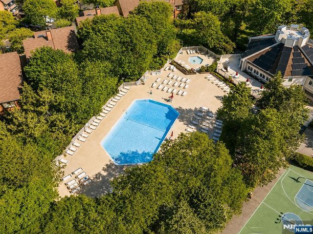 412 Egret Lane, Secaucus, NJ 07094