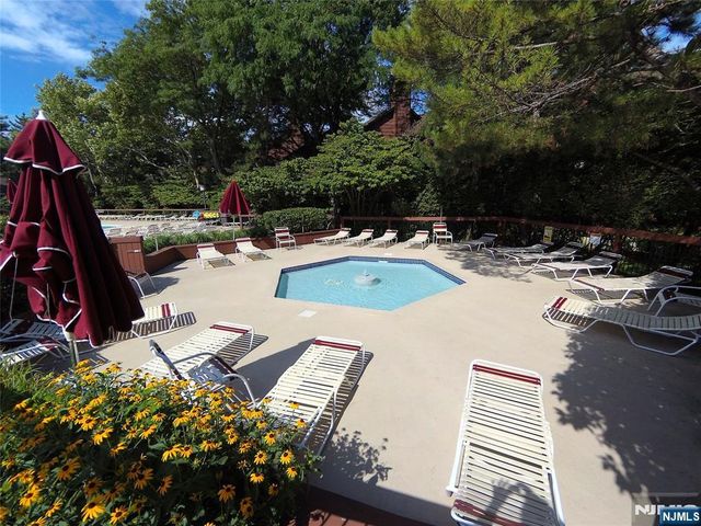 412 Egret Lane, Secaucus, NJ 07094